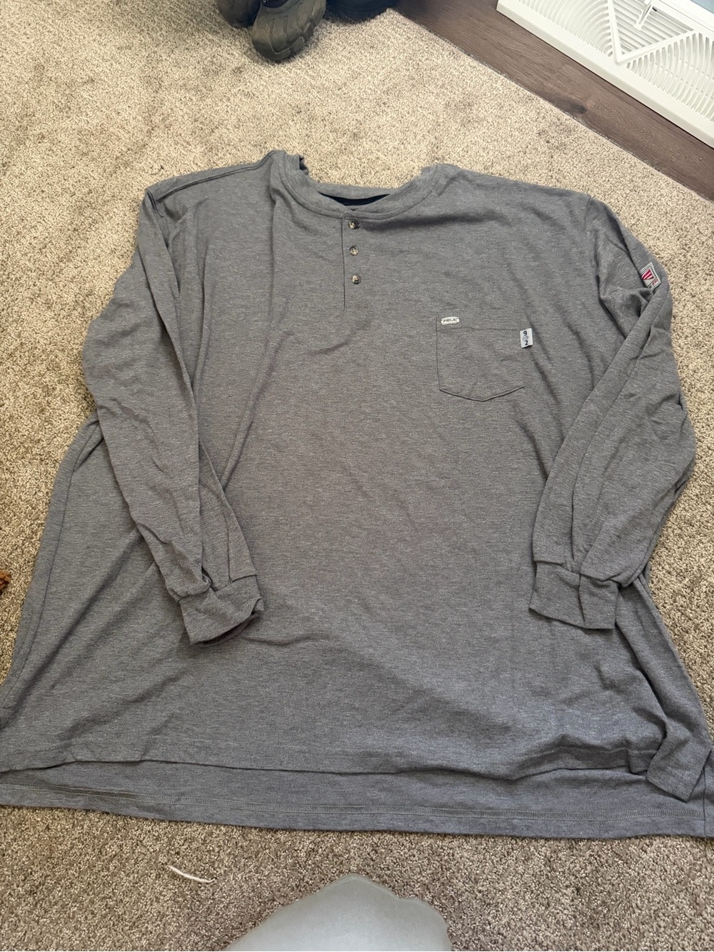 Men’s Tyndale Arc Rated/ Flame Resistant Long sleeve Henley.  NWOT
